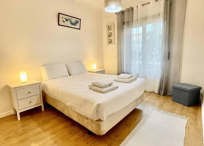 Apartamento Cozy In The Southbank Of Lisbon, Feijo